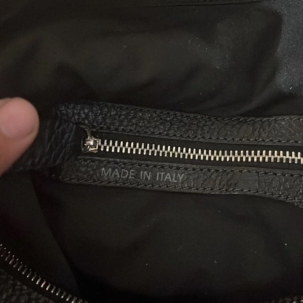 Tod's Black Leather Shoulder Bag - Picture 9 of 11